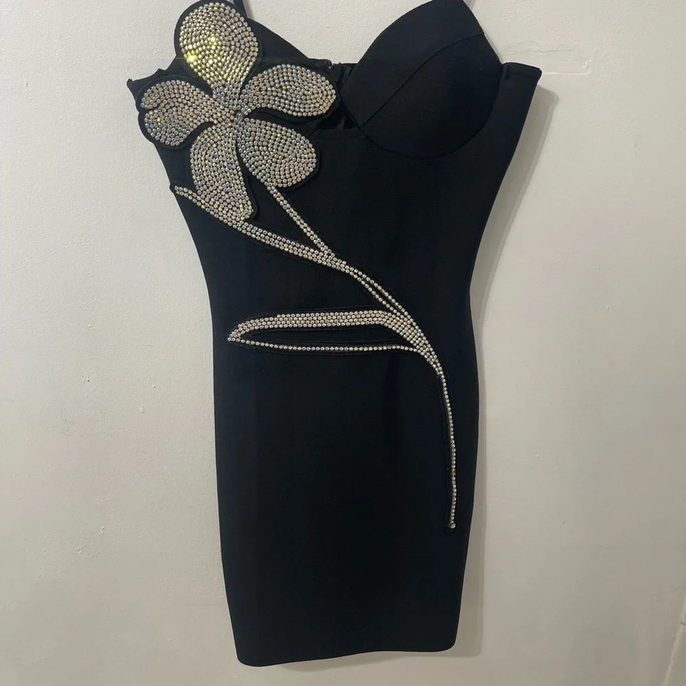 Elegant Black Dress with Rhinestone Floral Design - Picture 4 of 6